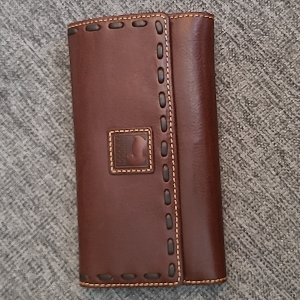 EUC Authentic Dooney Wallet